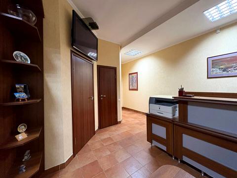 комерційна за адресою Райдужна вул., 23