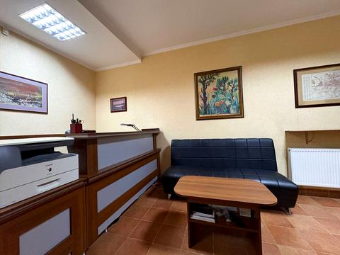 комерційна за адресою Райдужна вул., 23