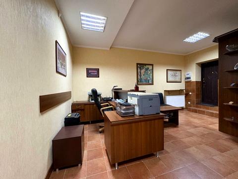 комерційна за адресою Райдужна вул., 23