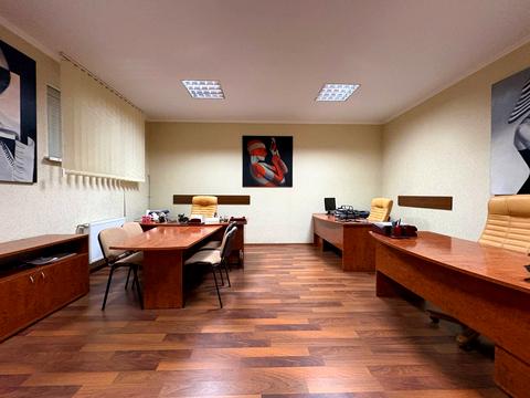 комерційна за адресою Райдужна вул., 23