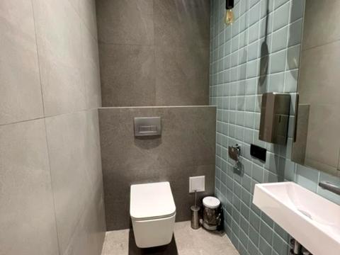 комерційна за адресою Кловський узвіз, 7a