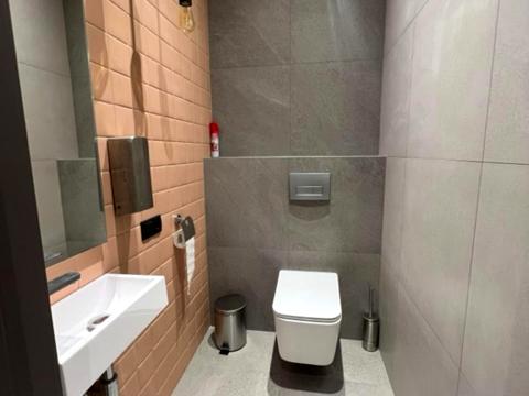 комерційна за адресою Кловський узвіз, 7a