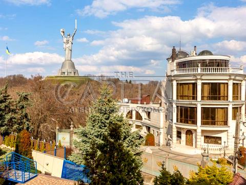 комерційна за адресою Пирятинська вул., 4