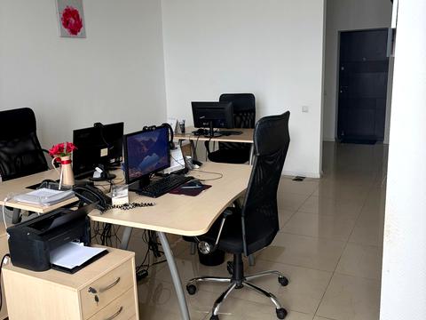 комерційна за адресою Трускавецька вул., 8