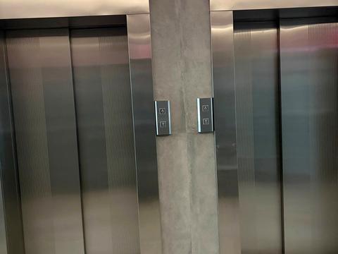 комерційна за адресою Трускавецька вул., 8