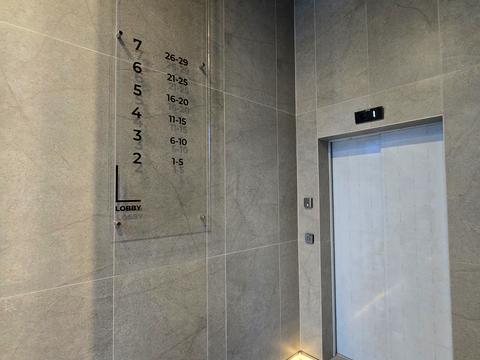 квартира за адресою Салютна вул., (Будинок 03701-03705)
