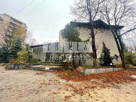 комерційна за адресою Зоологічна вул., 10