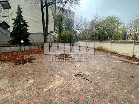 комерційна за адресою Зоологічна вул., 10