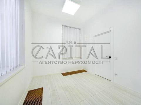 комерційна за адресою Липська вул., 9-Б