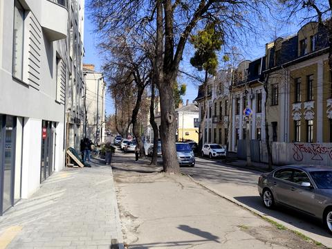 коммерческая по адресу 16-го Июля ул., (Будинок)