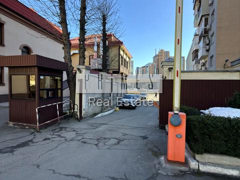 комерційна за адресою Генерала Алмазова вул. (Кутузова), 12