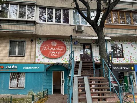 комерційна за адресою Васильківська вул., 8