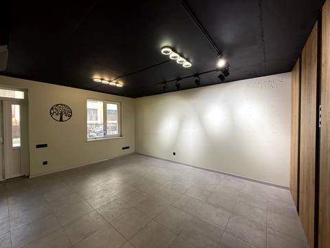 комерційна за адресою Бережанська вул., 18