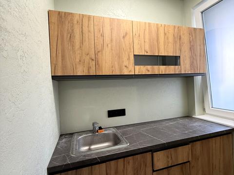 комерційна за адресою Бережанська вул., 18