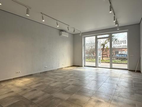 коммерческая по адресу Михайла Грушевського, 1