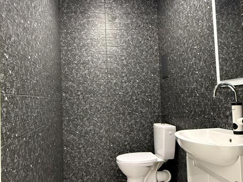 коммерческая по адресу Михайла Грушевського, 1