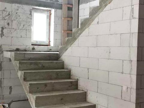 дом по адресу центральна