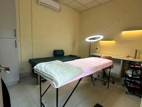 комерційна за адресою Івана Огієнка вул., 18