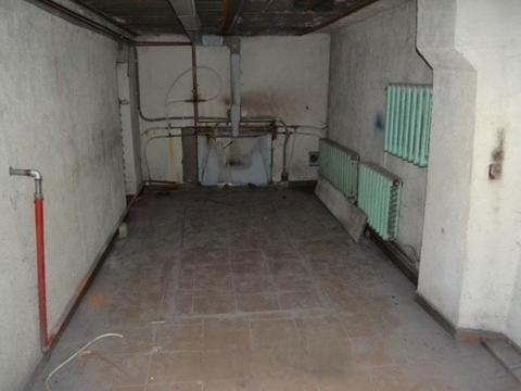 комерційна за адресою Польова вул., 9