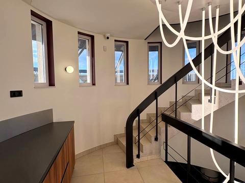 комерційна за адресою Академіка Андрія Сахарова вул., 80а