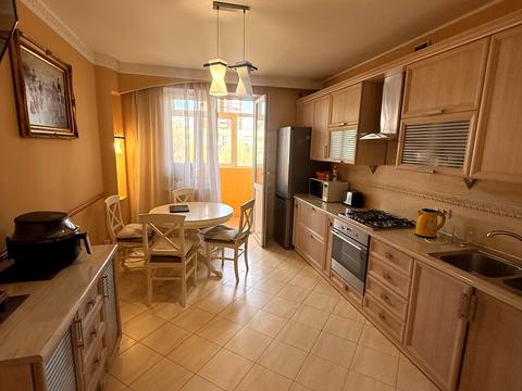 квартира за адресою В'ячеслава Чорновола просп. (), 16є