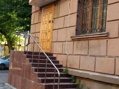 комерційна за адресою Дмитра Яворницького просп. (Карла Маркса), 115