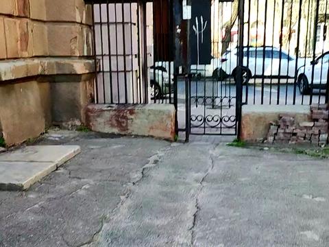 комерційна за адресою Дмитра Яворницького просп. (Карла Маркса), 115