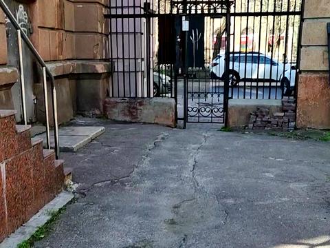 комерційна за адресою Дмитра Яворницького просп. (Карла Маркса), 115