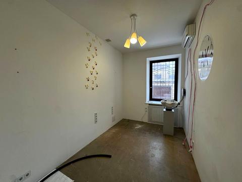 комерційна за адресою Соборна пл. (Жовтнева), 1-Б