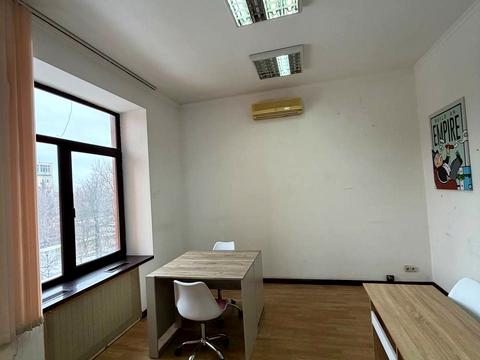 комерційна за адресою Соборна пл. (Жовтнева), 1-Б