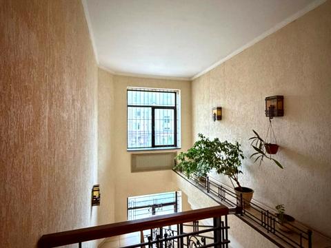 комерційна за адресою Соборна пл. (Жовтнева), 1-Б