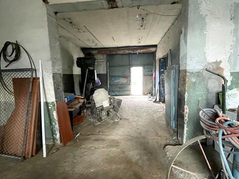комерційна за адресою Холодна вул., 38а