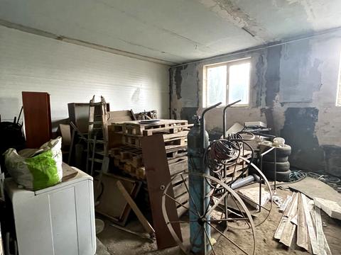 комерційна за адресою Холодна вул., 38а