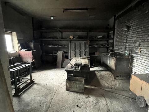 комерційна за адресою Холодна вул., 38а