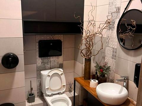 комерційна за адресою Драгоманова вул., 2-А