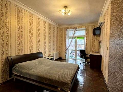 квартира за адресою Леоніда Каденюка просп. (Юрія Гагаріна), 10/2