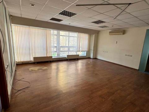 комерційна за адресою Практична вул., 8