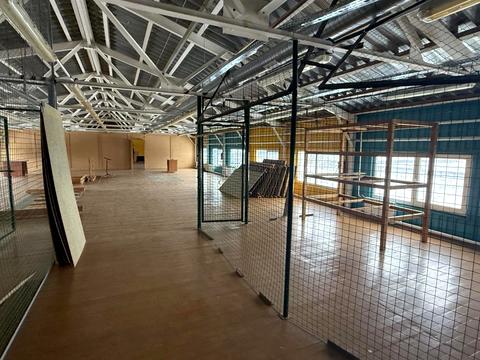 комерційна за адресою Юрківська вул., 27