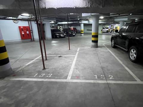 паркомісце за адресою Андрія Верхогляда вул. (Михайла Драгомирова), 16