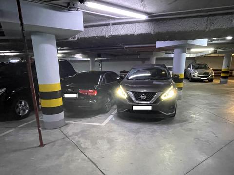 паркомісце за адресою Андрія Верхогляда вул. (Михайла Драгомирова), 16