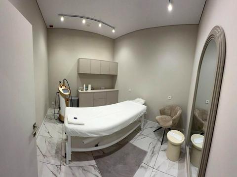 комерційна за адресою Салютна вул., (Будинок 02301-02303)
