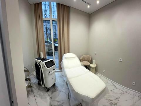комерційна за адресою Салютна вул., (Будинок 02301-02303)