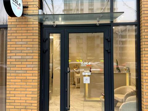 комерційна за адресою Салютна вул., (Будинок 02301-02303)