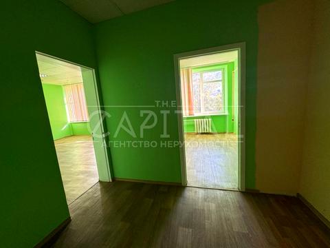 комерційна за адресою Межигірська вул., 82