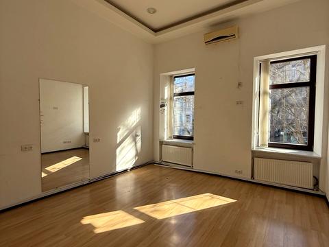 комерційна за адресою Ніни Строкатої вул. (Буніна), 14