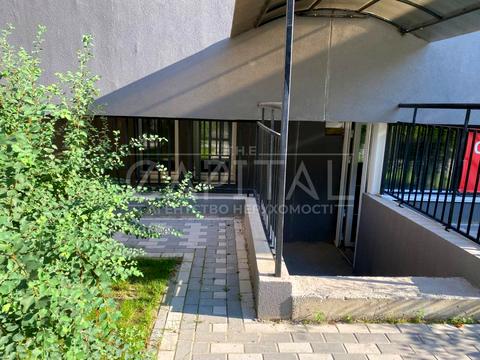 комерційна за адресою Метрологічна вул., 148В