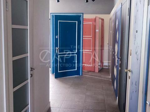 комерційна за адресою Анни Ахматової вул., 22