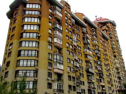 комерційна за адресою Євгена Коновальця вул. (Щорса), 32-Б