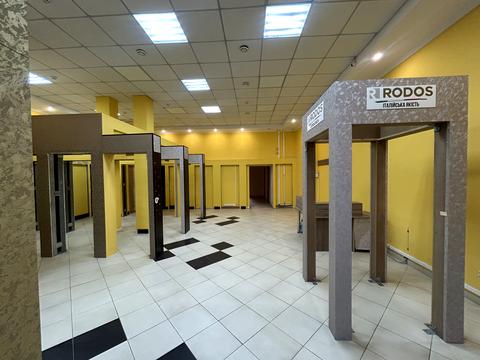 комерційна за адресою Шептицького, 1