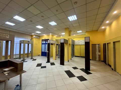 комерційна за адресою Шептицького, 1